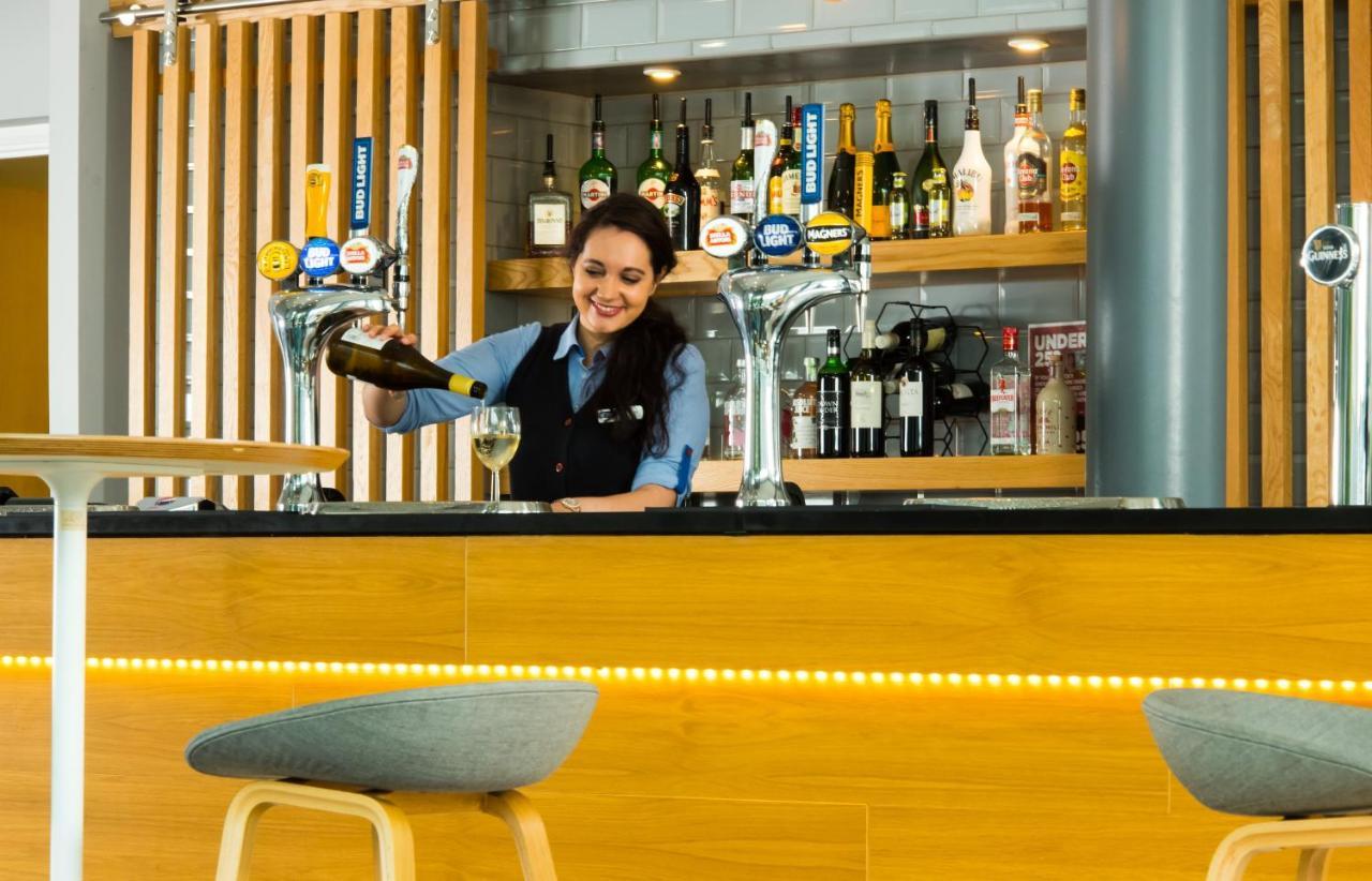 Holiday Inn Express Leeds City Centre - Armouries By Ihg Exterior photo