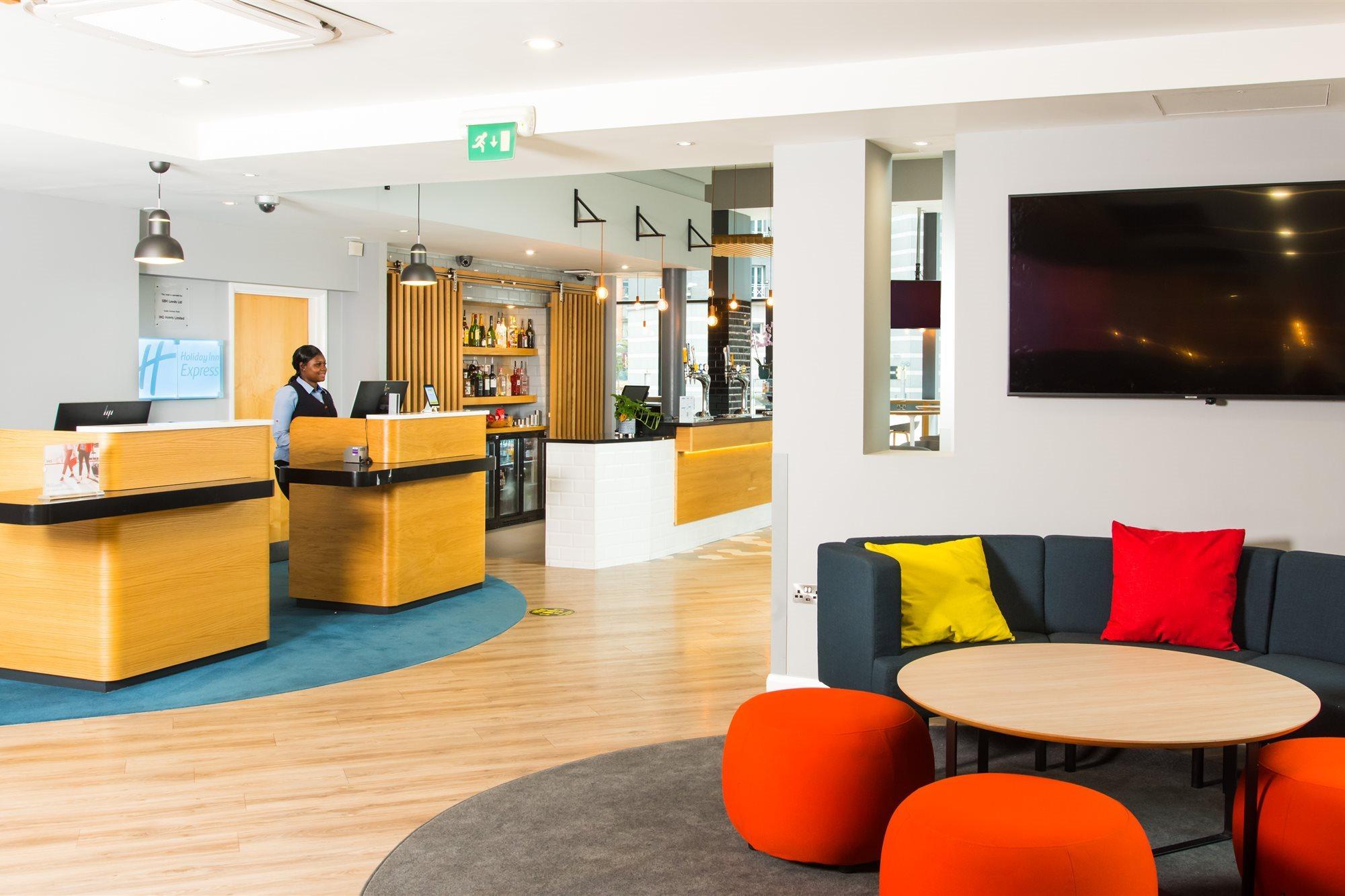 Holiday Inn Express Leeds City Centre - Armouries By Ihg Exterior photo