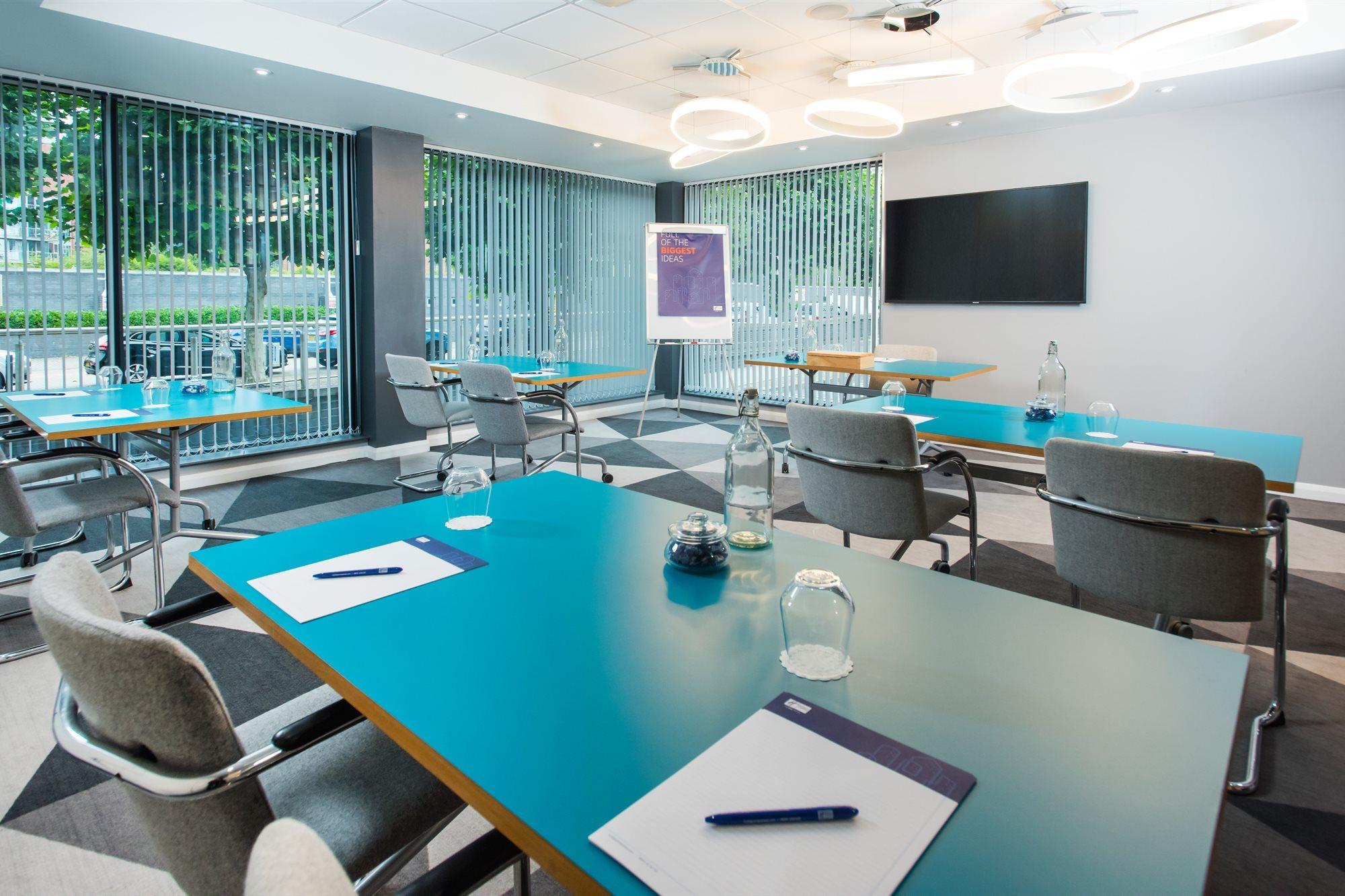 Holiday Inn Express Leeds City Centre - Armouries By Ihg Exterior photo