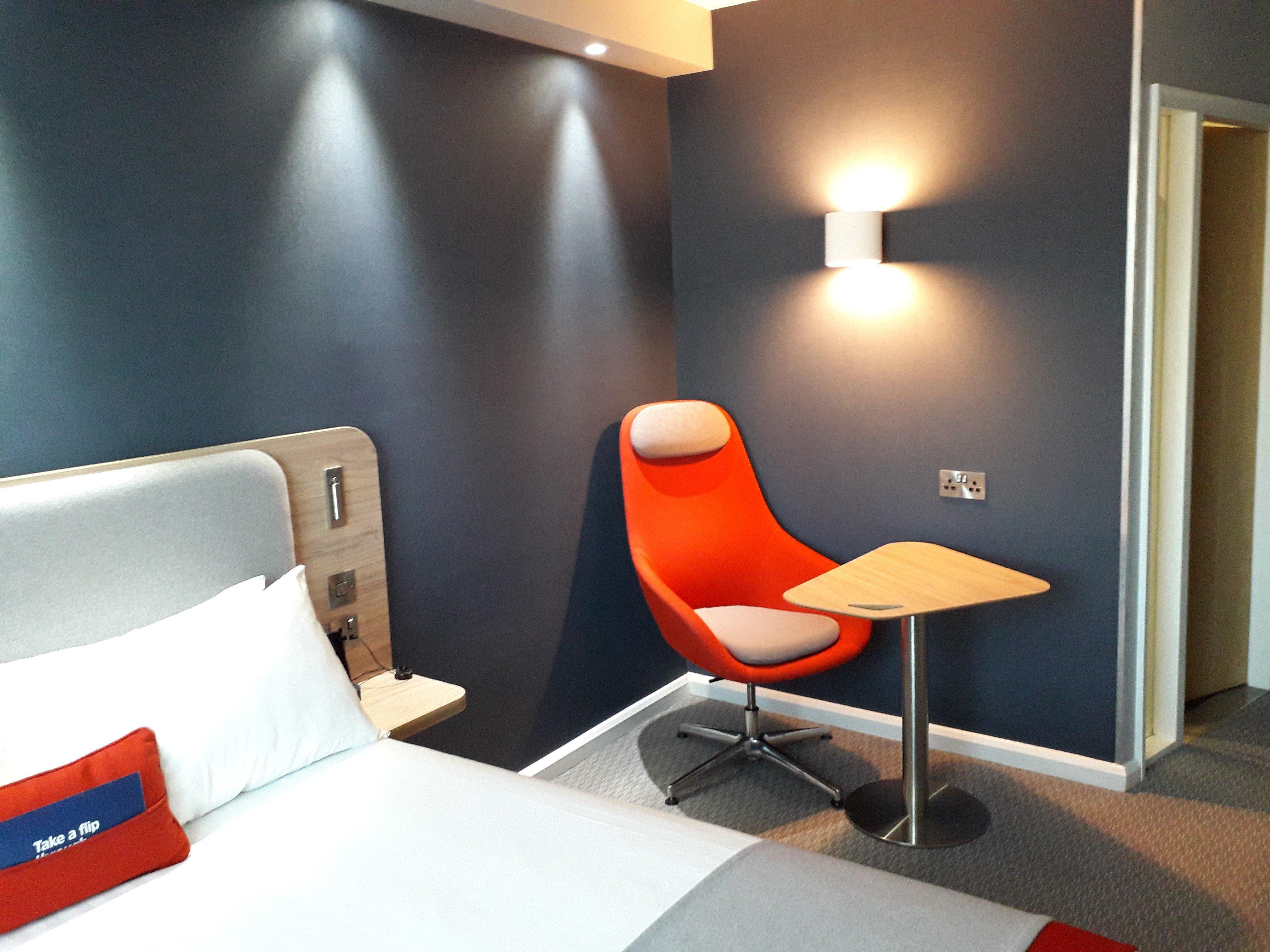 Holiday Inn Express Leeds City Centre - Armouries By Ihg Exterior photo