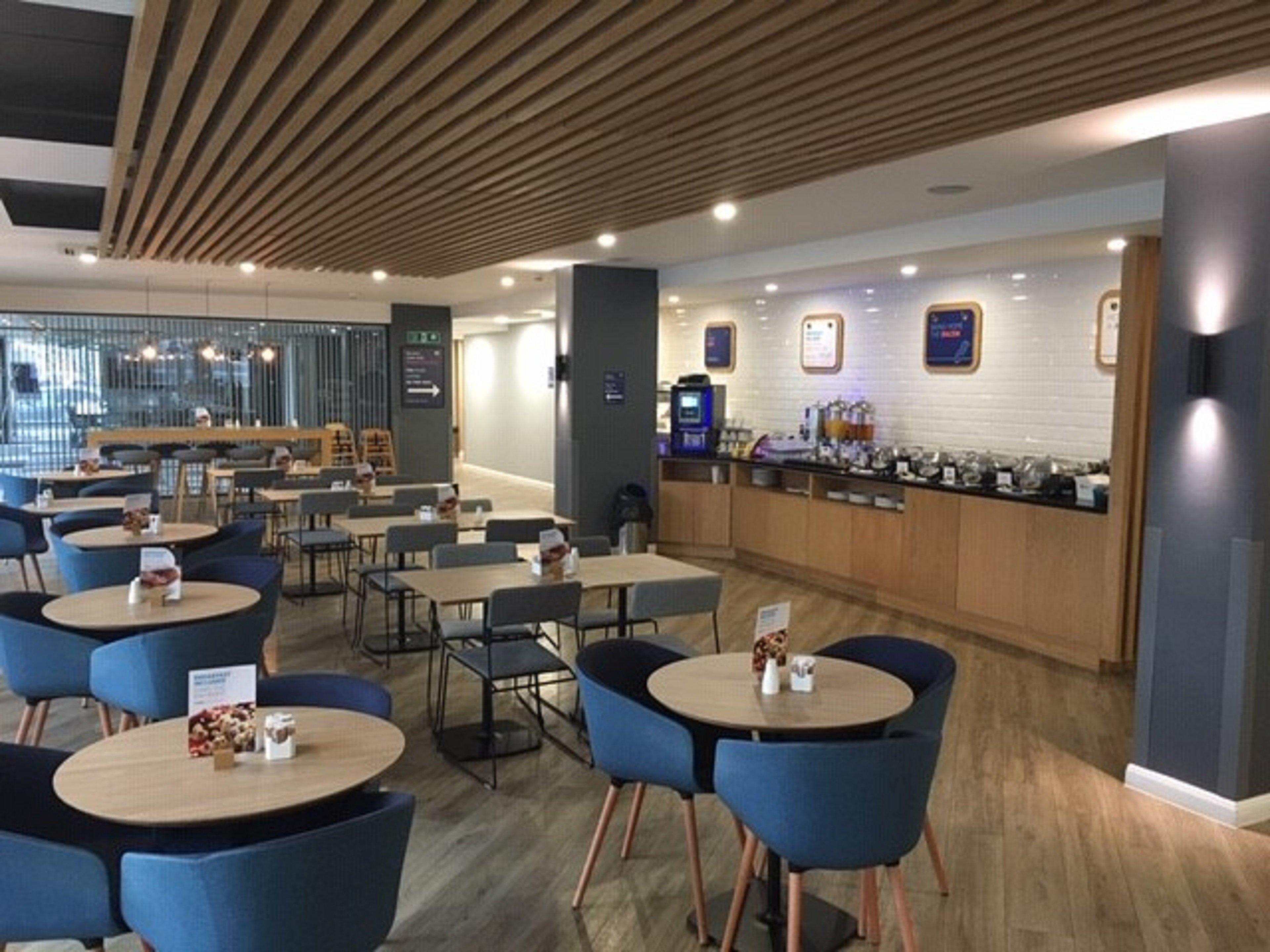 Holiday Inn Express Leeds City Centre - Armouries By Ihg Exterior photo