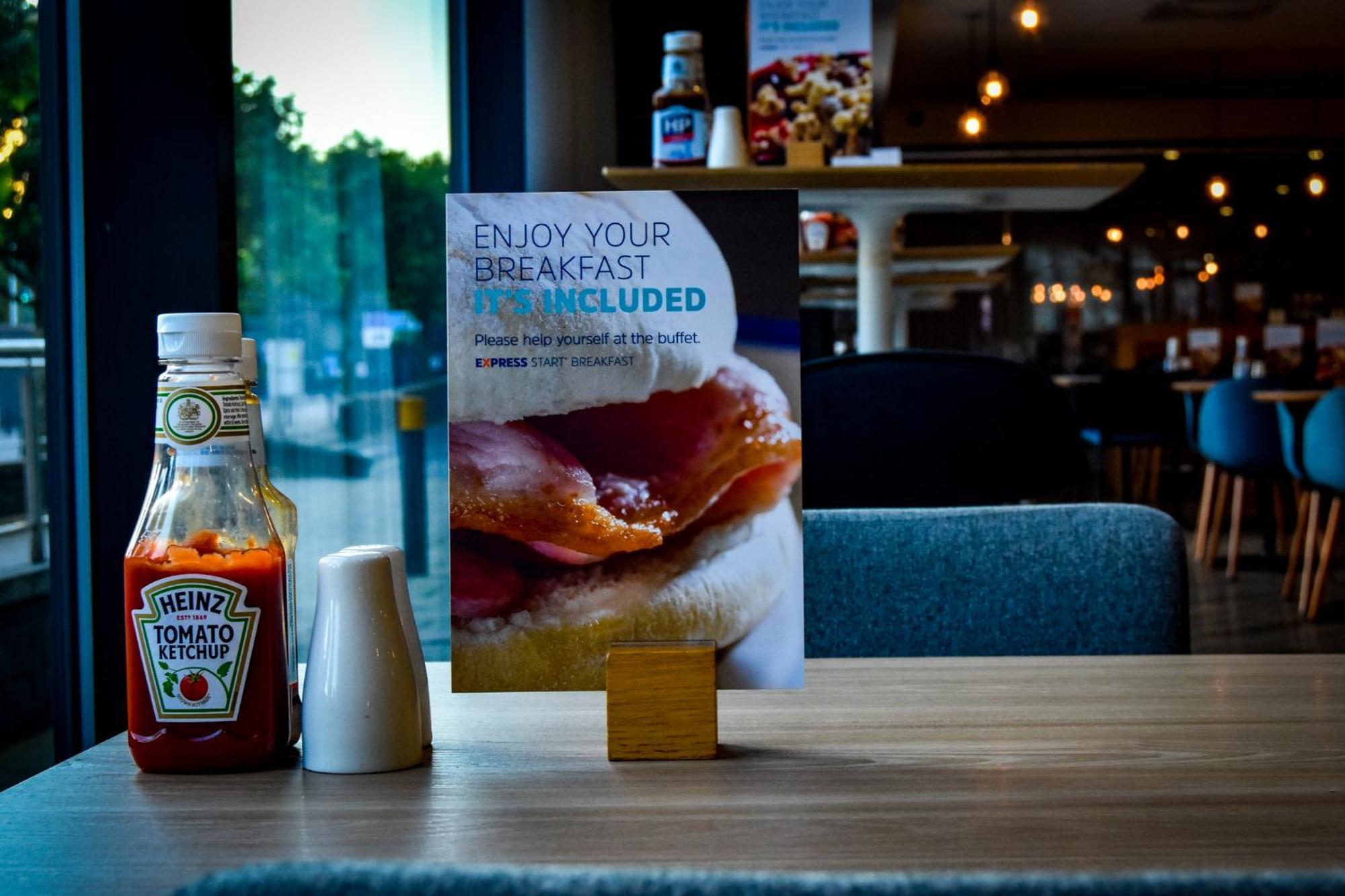 Holiday Inn Express Leeds City Centre - Armouries By Ihg Exterior photo