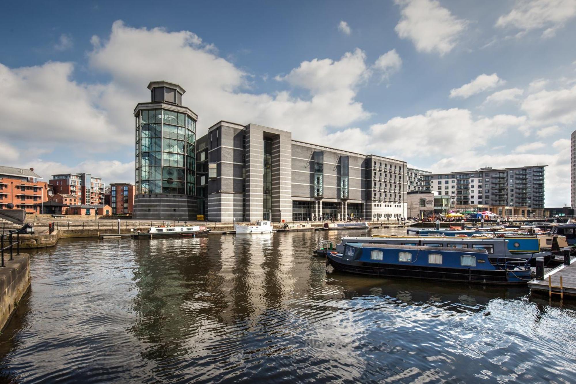 Holiday Inn Express Leeds City Centre - Armouries By Ihg Exterior photo
