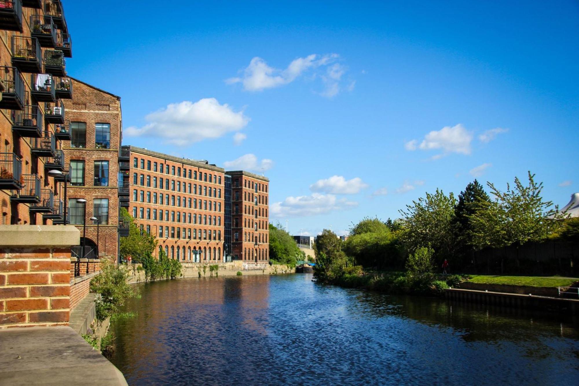 Holiday Inn Express Leeds City Centre - Armouries By Ihg Exterior photo