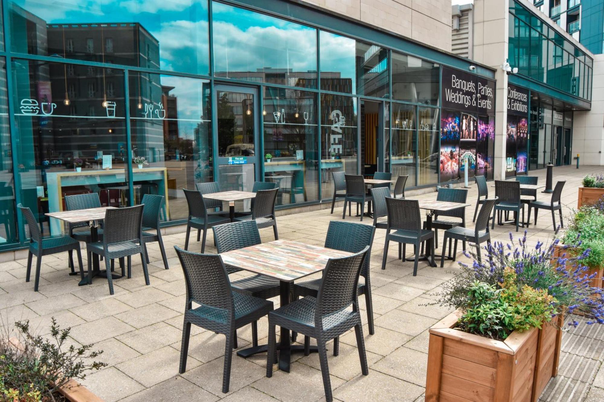 Holiday Inn Express Leeds City Centre - Armouries By Ihg Exterior photo