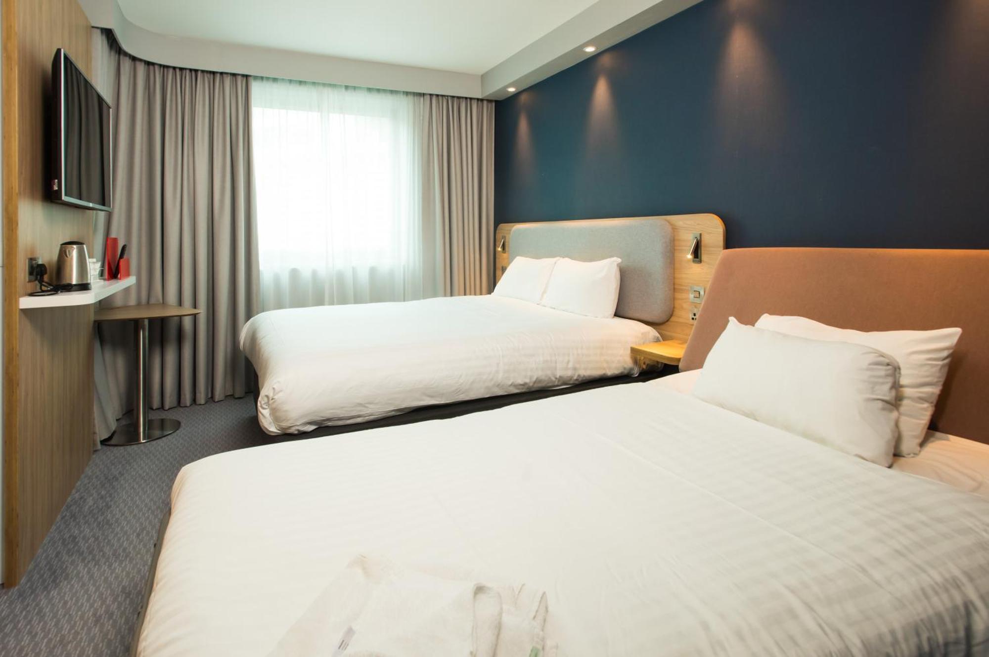 Holiday Inn Express Leeds City Centre - Armouries By Ihg Exterior photo
